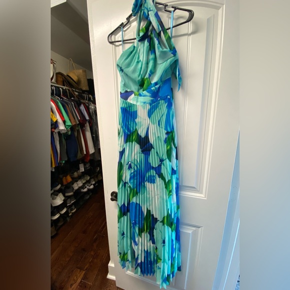 Eliza J dress-Nordstrom. Only worn once. Size 0 petite. For reference I’m 5’6 - Picture 2 of 3